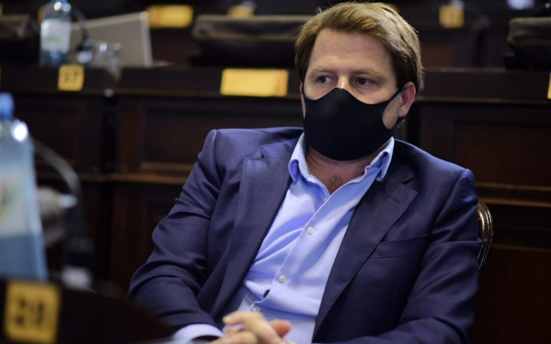 ALEX CAMPBELL CUESTIONÓ LOS SUBSIDIOS DE $300.000 A QUIENES TOMAN TIERRAS