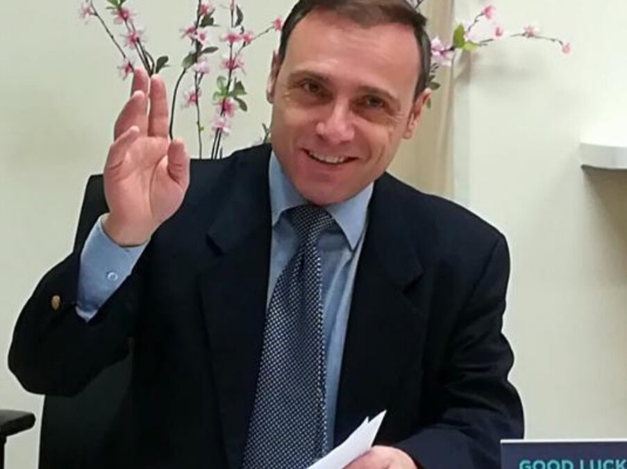 Nació en la extrema pobreza y hoy es profesor en la Universidad de Oxford