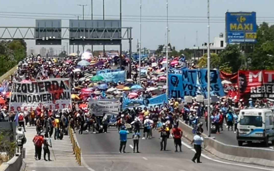 DESPUÉS DE 20HS, MOVIMIENTOS SOCIALES LEVANTARON EL CORTE Y EL ACAMPE EN PUENTE LA NORIA