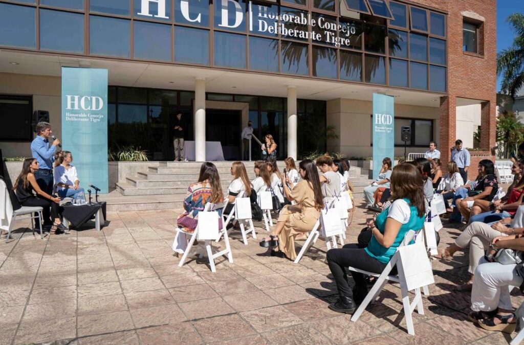 CERNADAS ACOMPAÑÓ A LAS MUJERES EMPRENDEDORAS EN EL HOMENAJE POR EL 8M
