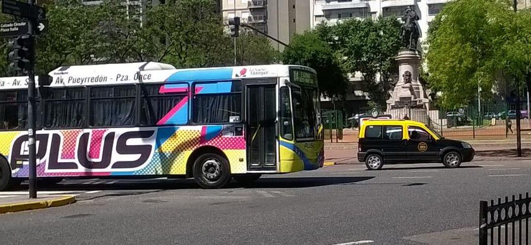 EL GOBIERNO NO PAGA: SIGUEN LOS PAROS Y REDUCCIONES EN EL SERVICIO DE COLECTIVOS