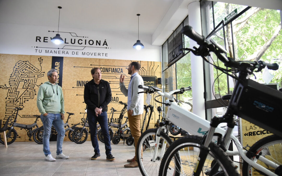 GARRO VISITÓ LA FÁBRICA DE LA PRIMERA BICI ELÉCTRICA EN SUDAMÉRICA