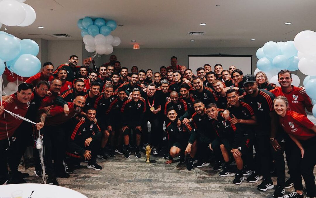 FIESTA PARA EL ÚNICO CAMPEÓN DEL MUNDO QUE JUEGA EN ARGENTINA