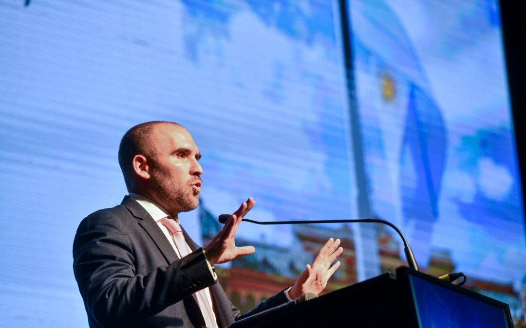 GUZMÁN: ARGENTINA TIENE “UNA MONEDA MUY DÉBIL, UNA ECONOMÍA BIMONETARIA”