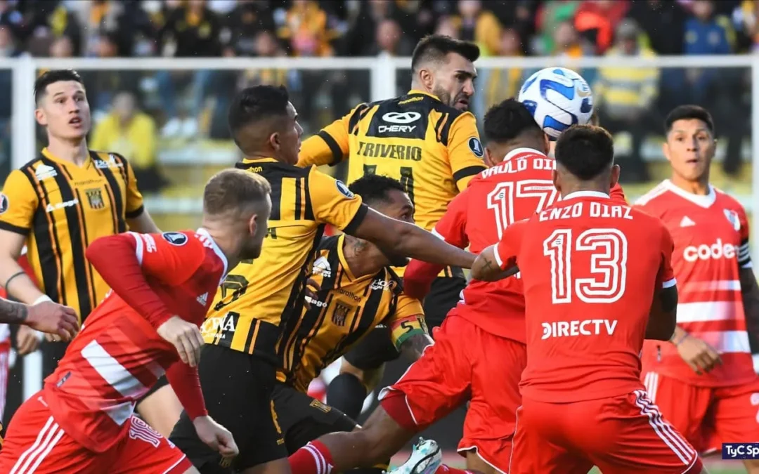 RIVER SUFRIÓ EN LA ALTURA Y PERDIÓ EN EL DEBUT DE LA LIBERTADORES