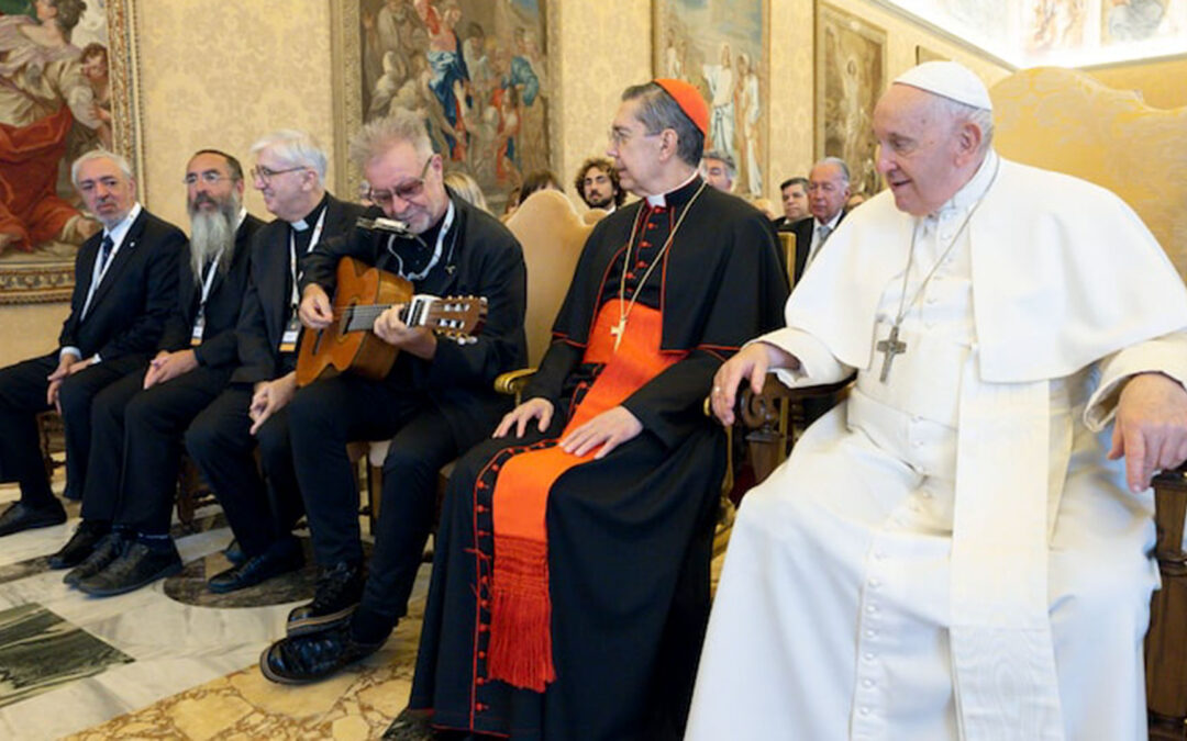 LEÓN GIECO CANTÓ EN EL VATICANO Y EMOCIONÓ AL PAPA FRANCISCO