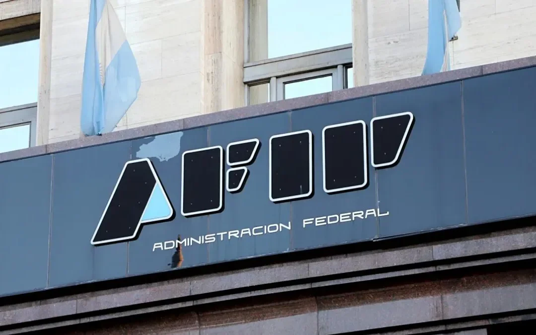 LA AFIP CONTROLA CUENTAS Y GASTOS CON TARJETA: A PARTIR DE QUÉ MONTOS LO HARÁ
