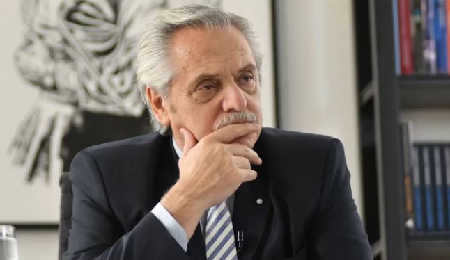 Imputaron a Alberto Fernández por las contrataciones irregulares de seguros en la ANSES