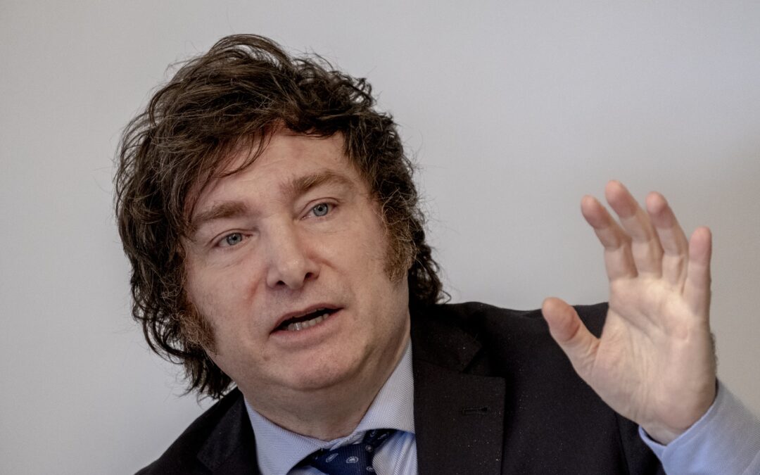 Milei echó al Secretario de Trabajo por la polémica con los sueldos del Gabinete