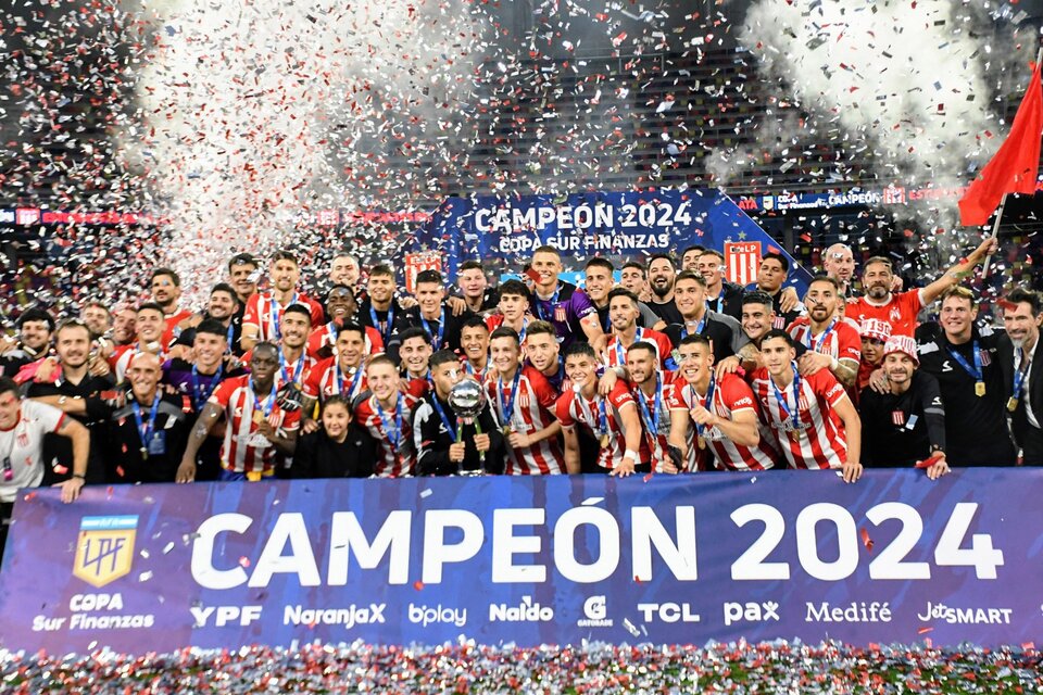 Estudiantes de La Plata venció a Vélez por penales y se consagró campeón de la Copa de la Liga