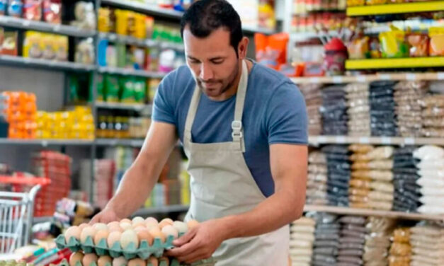Escala salarial de empleados de comercio en octubre de 2025: incremento y suma fija de $40.000